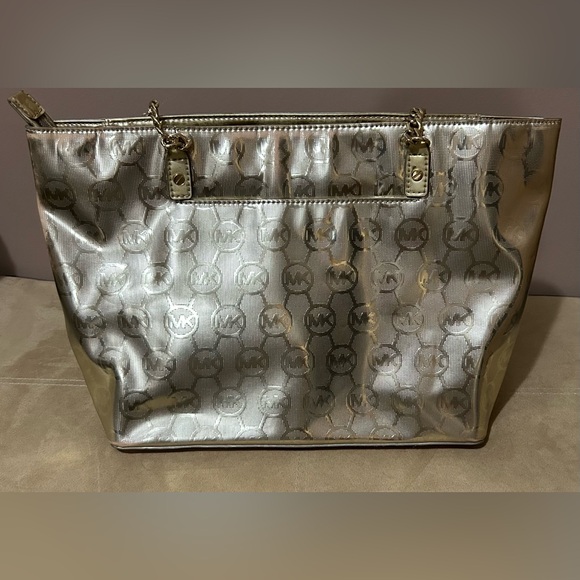 Micheal Kors purse - Picture 3 of 4